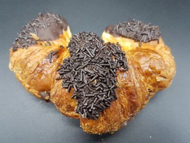 Croissant con chocolate